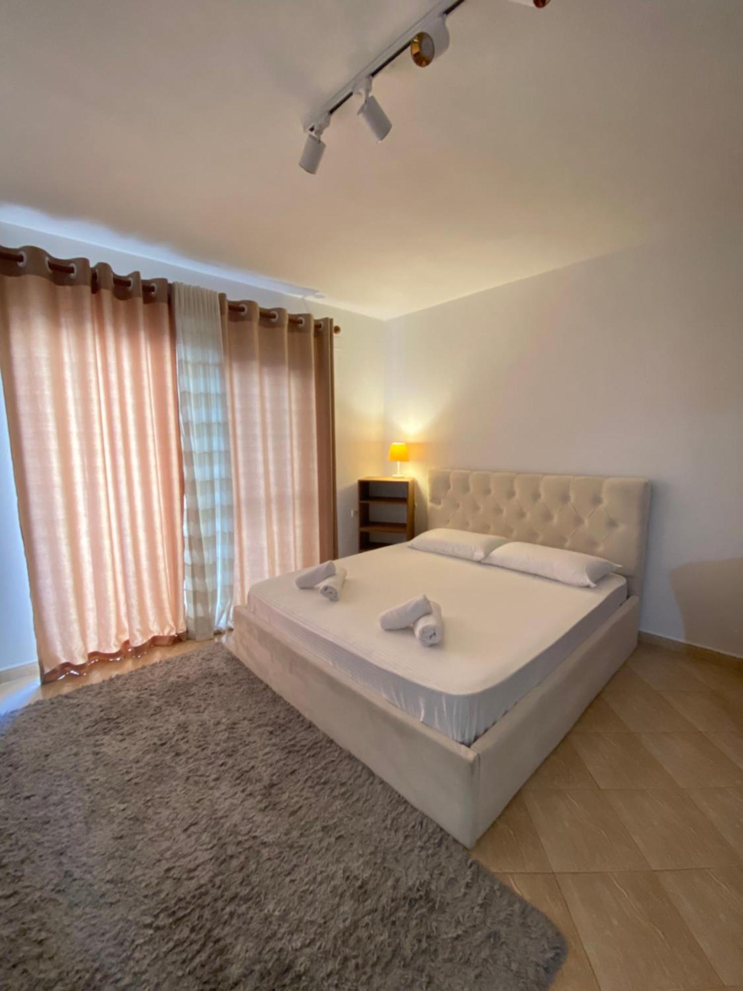 Myslym Shyri Studio 2 Tirana Buitenkant foto